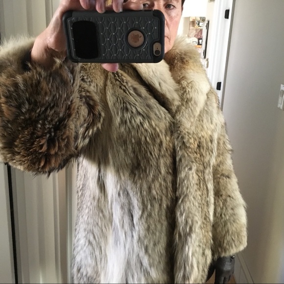 Coyote fur coat - Picture 2 of 14